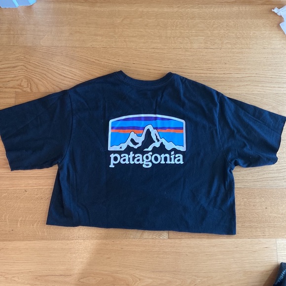 Patagonia black cropped shirt. Size M - Picture 2 of 7